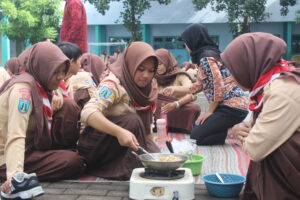 makan bersama murid dan guru