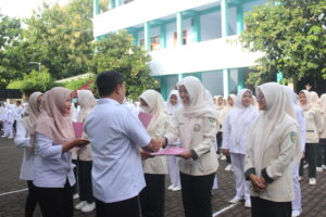 Penyerahan Beasiswa Prestasi Akademik