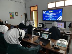 Gerbang Emas Karier Farmasi 